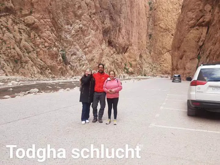 Med Marokko Reisen guests in the Todra Gorge