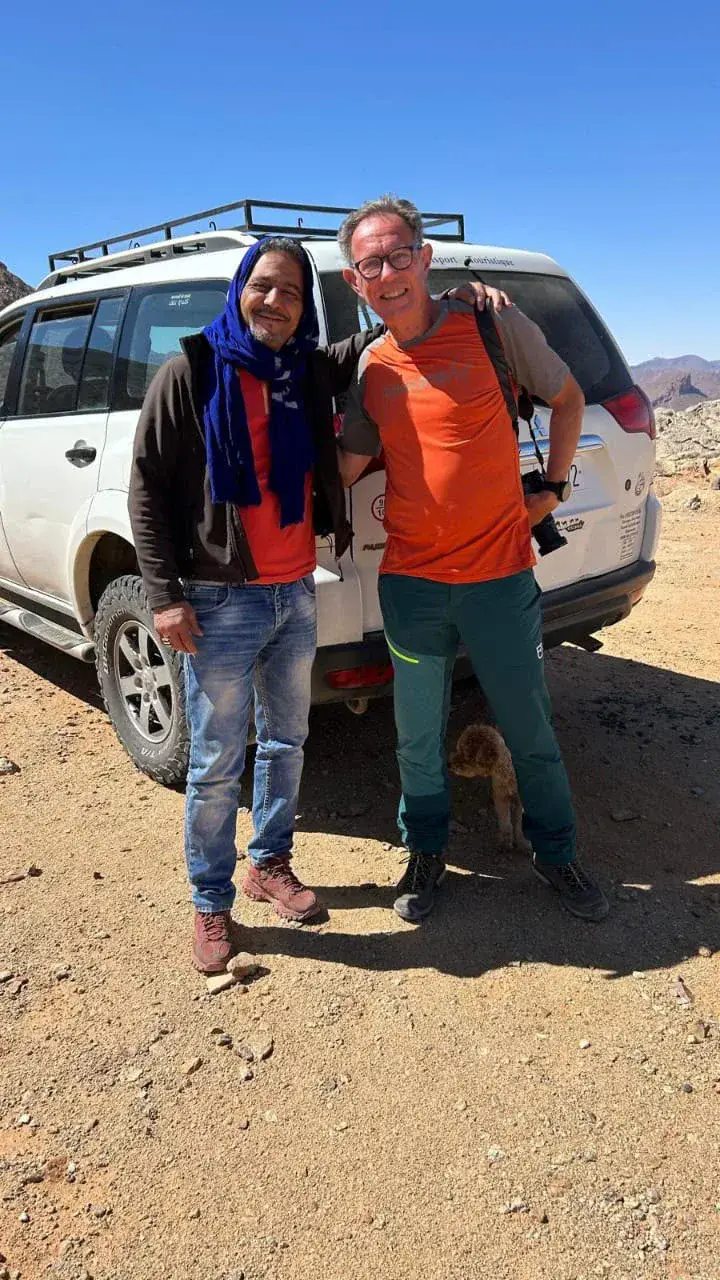 Mohammed Toulali with a guest in front of the 4x4