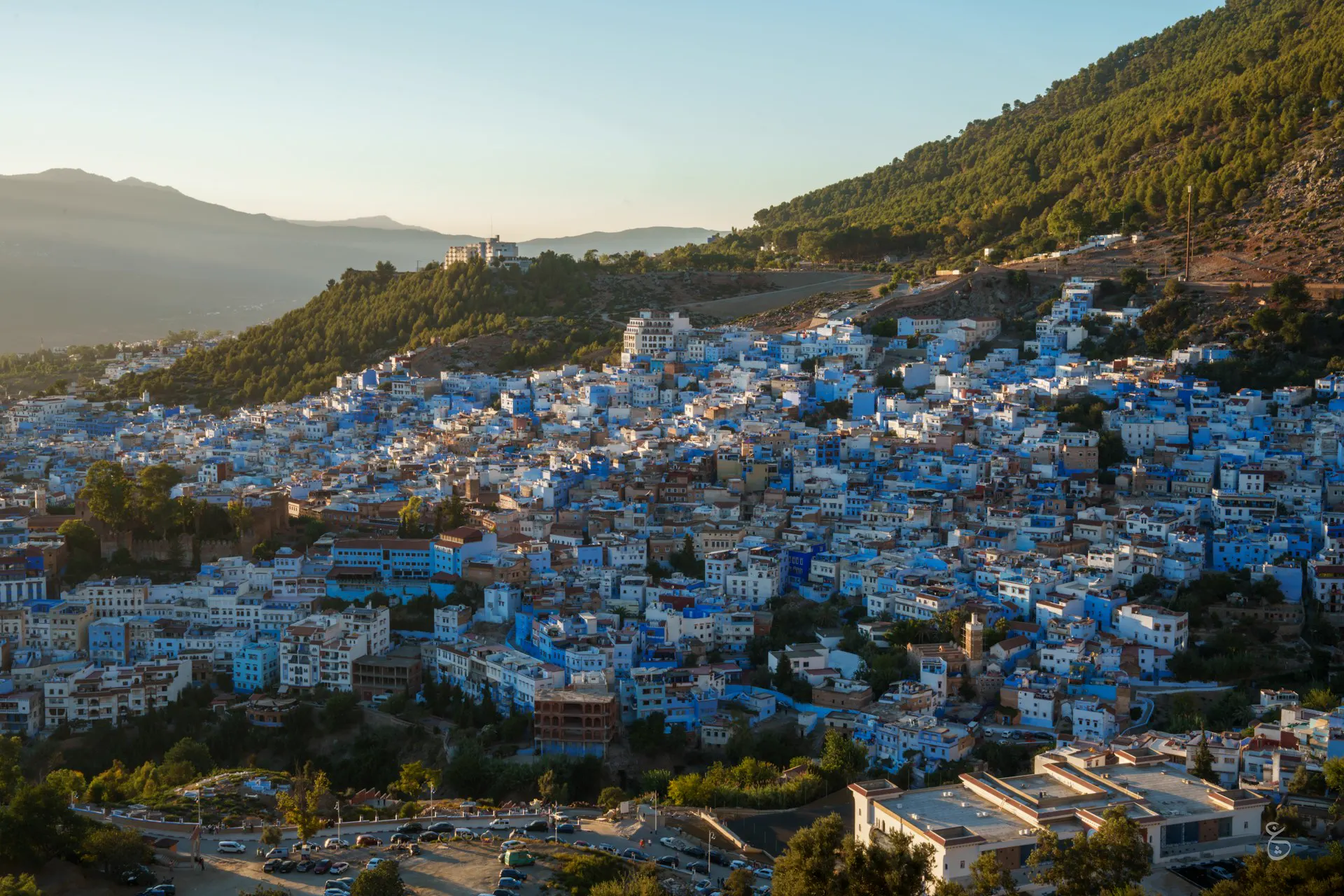 Chefchaouen à flanc de montagne dans le Rif