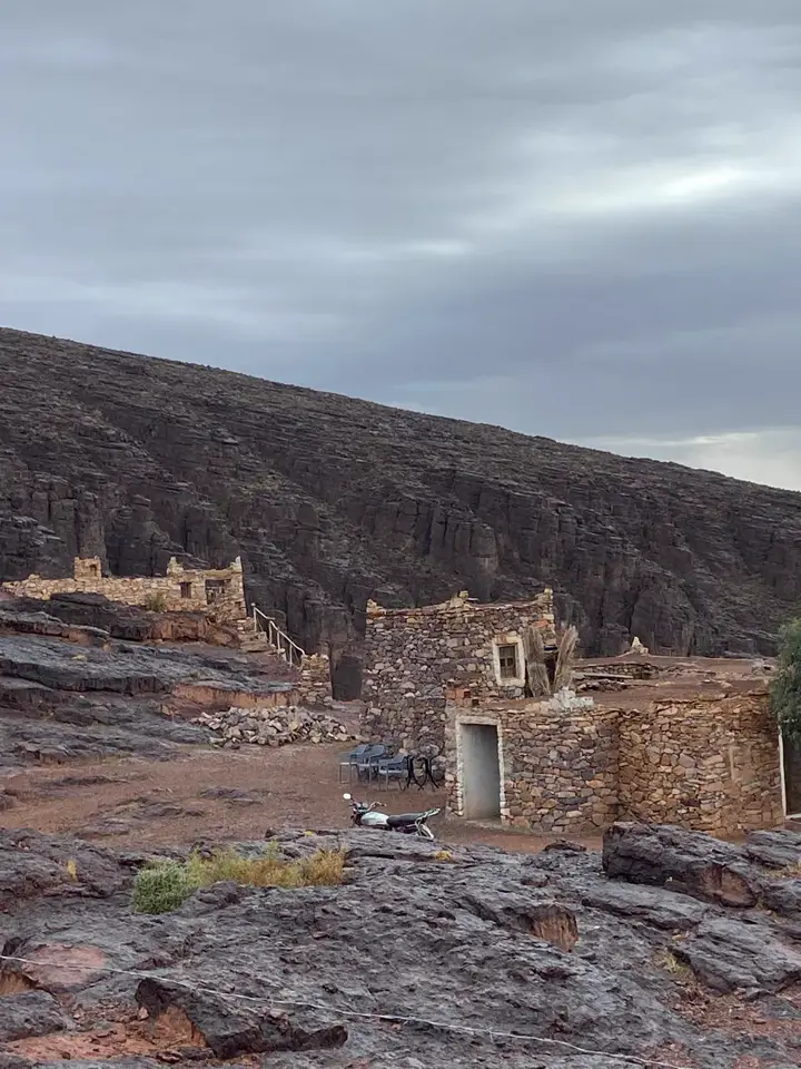 Steinhäuser einer Gîte im Jbel Saghro